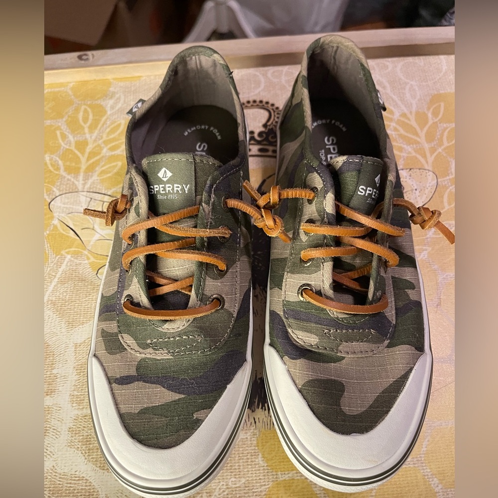 Sperry size 7